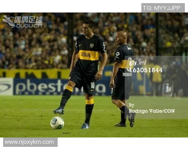 科罗纳足球明星的传奇之路与辉煌成就探秘