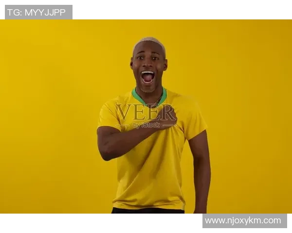 足球明星在摄影棚中的精彩瞬间展现与背后的故事揭秘 足球明星在摄影棚中的精彩瞬间展现与背后的故事揭秘