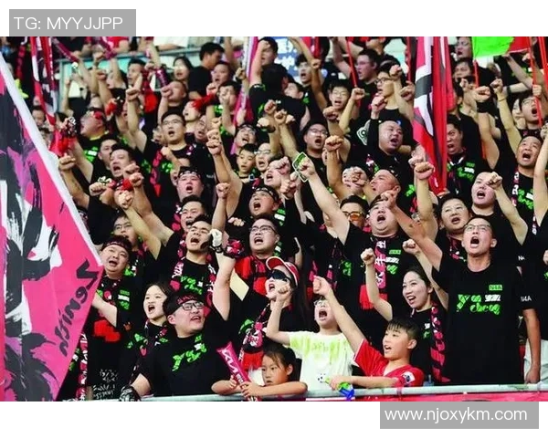 足球明星目光如炬锁定足球宝贝展现魅力瞬间引发全场瞩目 足球明星目光如炬锁定足球宝贝展现魅力瞬间引发全场瞩目