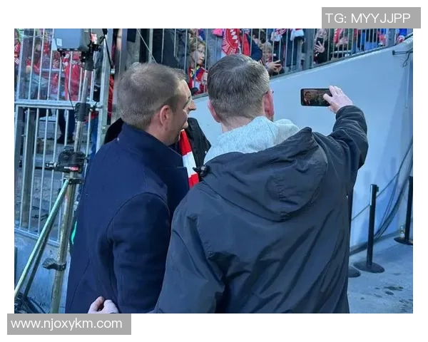 退役足球明星的背影故事与人生转折的深刻思考 退役足球明星的背影故事与人生转折的深刻思考